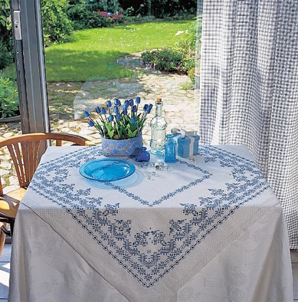 Elisabeth (blue) tablecloth 95 cm